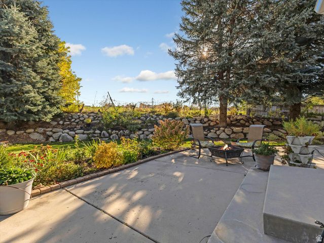 7641 S MARY ESTHER CIR, Sandy, UT 84093