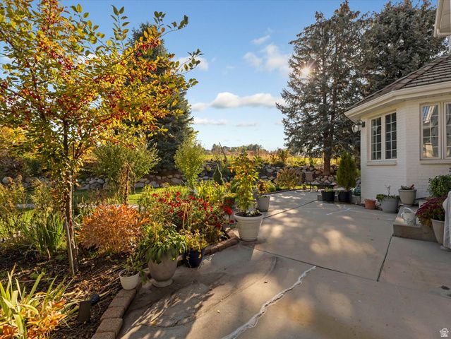 7641 S MARY ESTHER CIR, Sandy, UT 84093