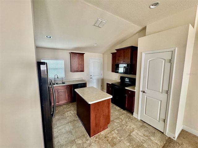 906 CHESTNUT DRIVE, Fruitland Park, FL 34731