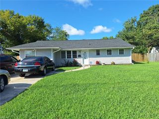 5020 Titian LN, Virginia Beach, VA 23455