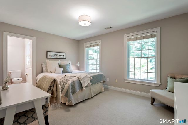 10 Langley Park, Farmington, CT 06032