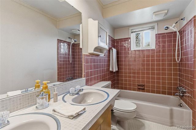 116 Whims Lane, Rochester, MI 48306