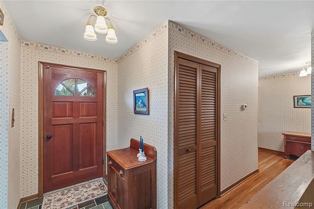 116 Whims Lane, Rochester, MI 48306