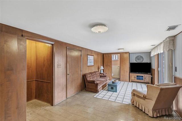 116 Whims Lane, Rochester, MI 48306