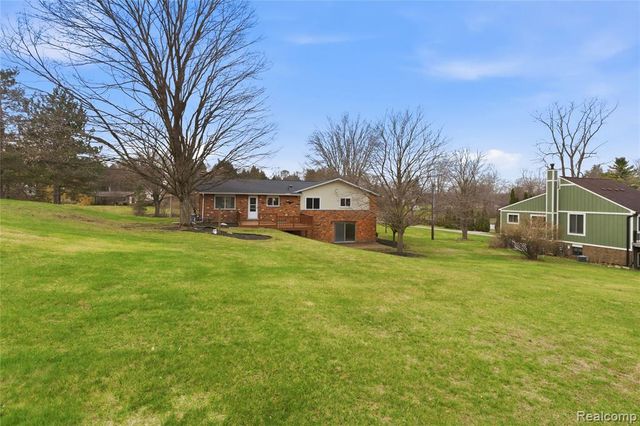 116 Whims Lane, Rochester, MI 48306