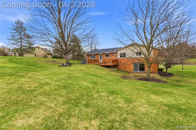 116 Whims Lane, Rochester, MI 48306