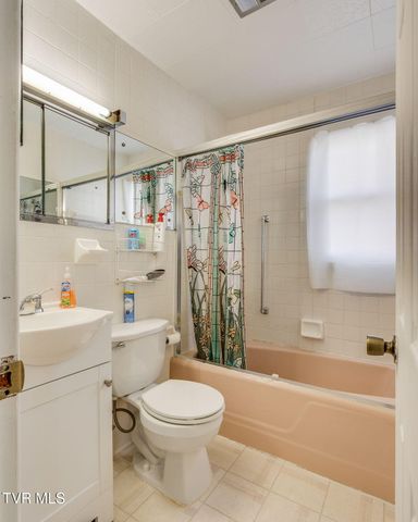 1556 Redwood Drive, Kingsport, TN 37664