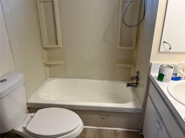 207 51ST AVENUE PLAZA W 3, Bradenton, FL 34207