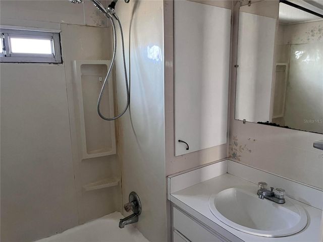 207 51ST AVENUE PLAZA W 3, Bradenton, FL 34207