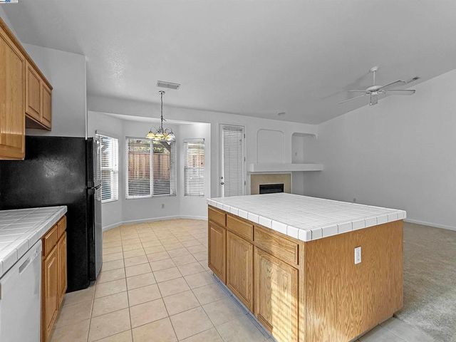 2352 Gretchen Elizabeth Ct, Tracy, CA 95377