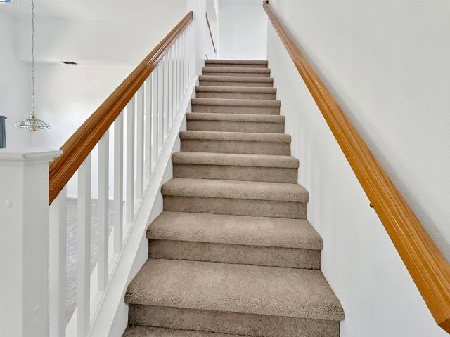 2352 Gretchen Elizabeth Ct, Tracy, CA 95377