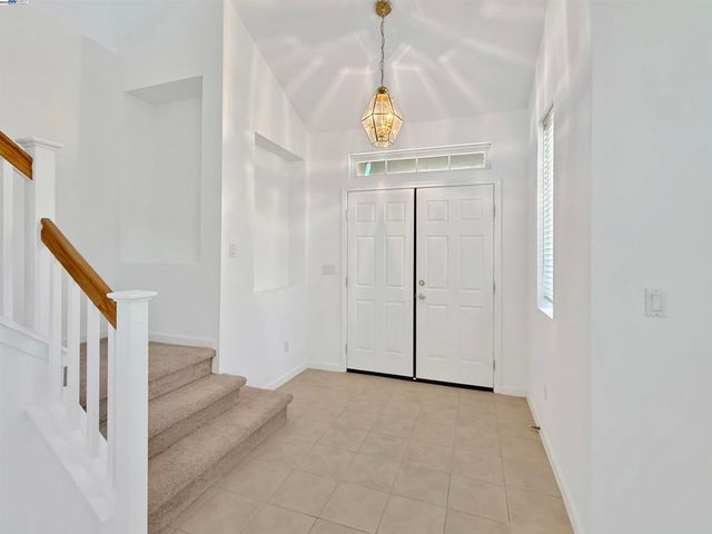 2352 Gretchen Elizabeth Ct, Tracy, CA 95377