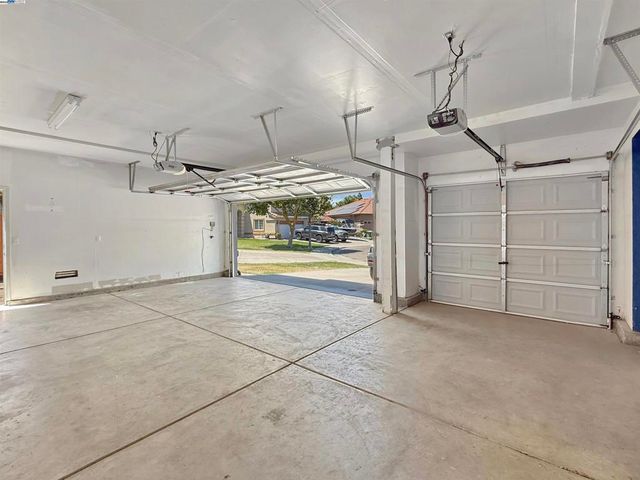 2352 Gretchen Elizabeth Ct, Tracy, CA 95377