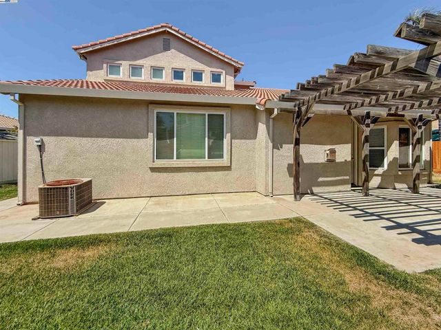 2352 Gretchen Elizabeth Ct, Tracy, CA 95377
