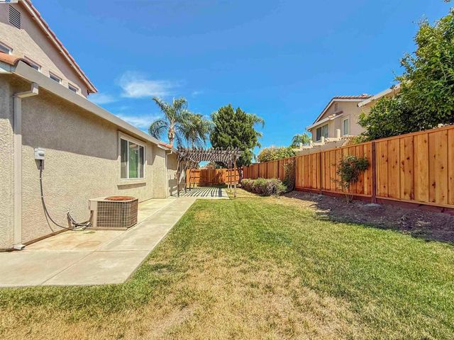 2352 Gretchen Elizabeth Ct, Tracy, CA 95377