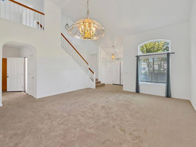 2352 Gretchen Elizabeth Ct, Tracy, CA 95377