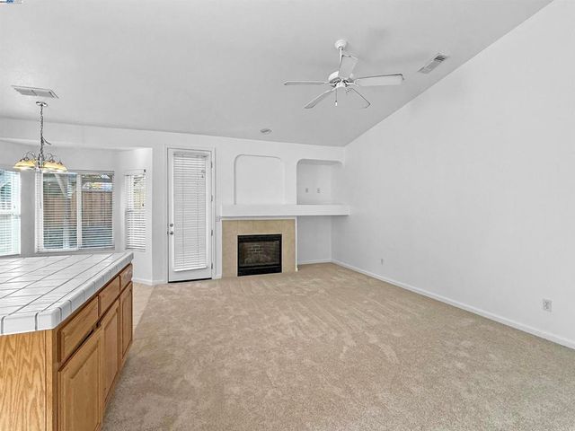 2352 Gretchen Elizabeth Ct, Tracy, CA 95377