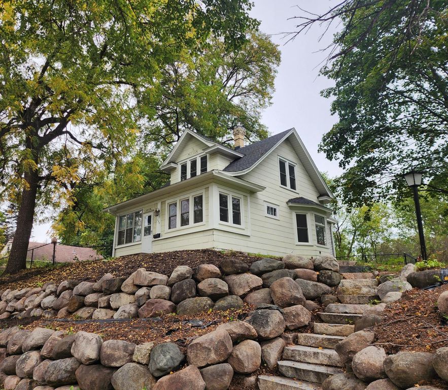 623 Iowa Avenue E, Saint Paul, MN 55130