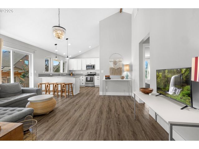 809 JQ ADAMS St, Oregon City, OR 97045