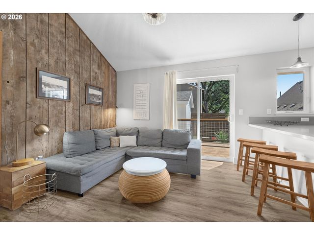 809 JQ ADAMS St, Oregon City, OR 97045