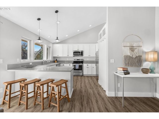 809 JQ ADAMS St, Oregon City, OR 97045
