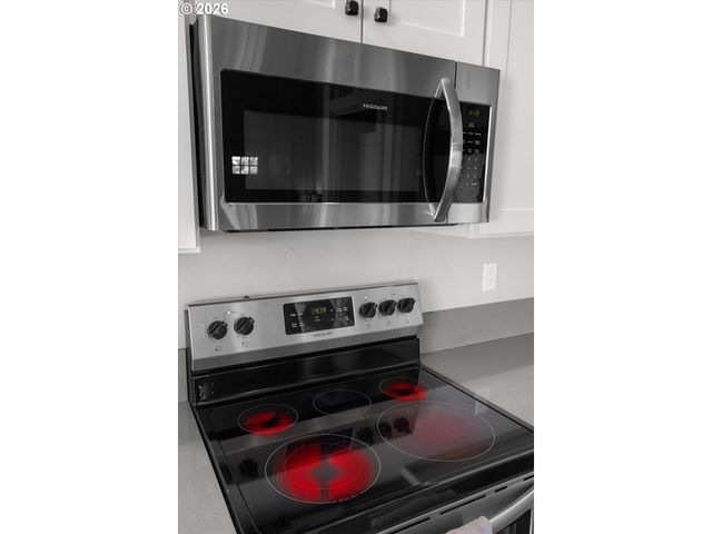 809 JQ ADAMS St, Oregon City, OR 97045
