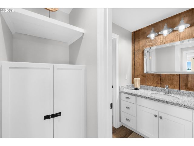809 JQ ADAMS St, Oregon City, OR 97045