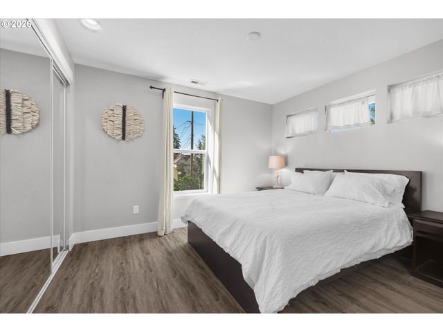 809 JQ ADAMS St, Oregon City, OR 97045