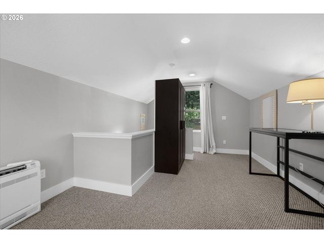 809 JQ ADAMS St, Oregon City, OR 97045