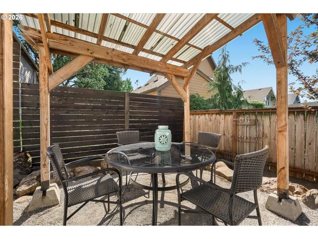809 JQ ADAMS St, Oregon City, OR 97045