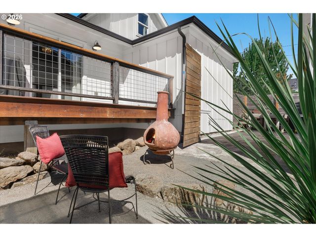 809 JQ ADAMS St, Oregon City, OR 97045