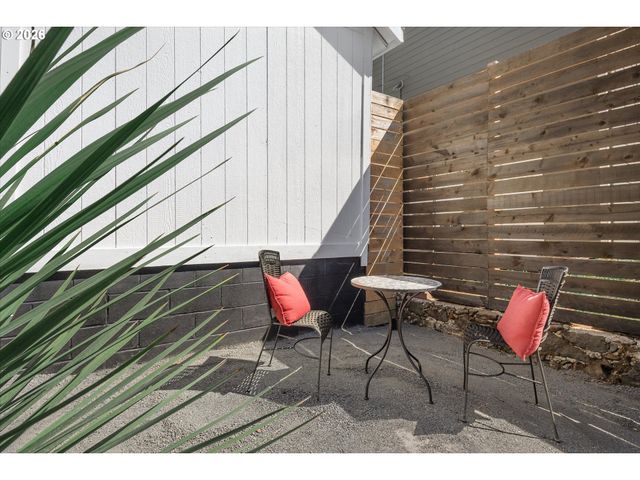 809 JQ ADAMS St, Oregon City, OR 97045