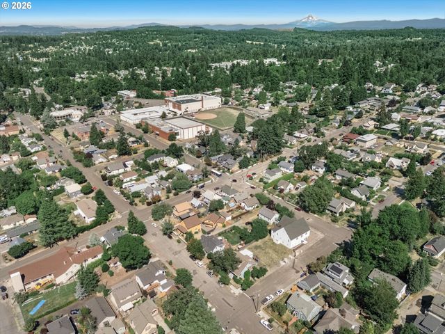 809 JQ ADAMS St, Oregon City, OR 97045