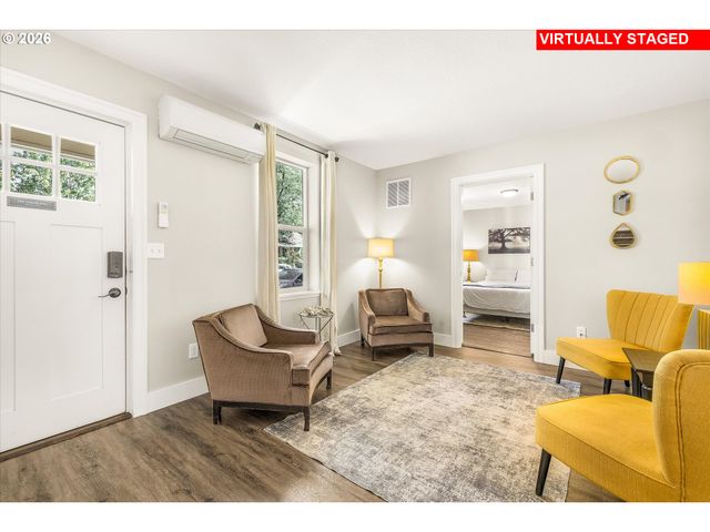809 JQ ADAMS St, Oregon City, OR 97045