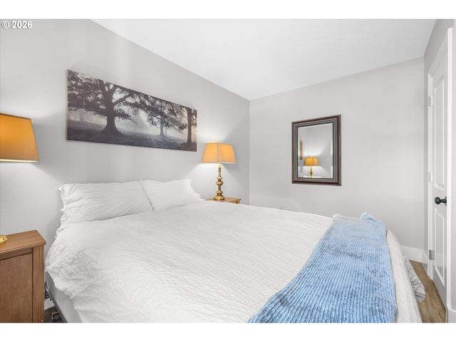 809 JQ ADAMS St, Oregon City, OR 97045