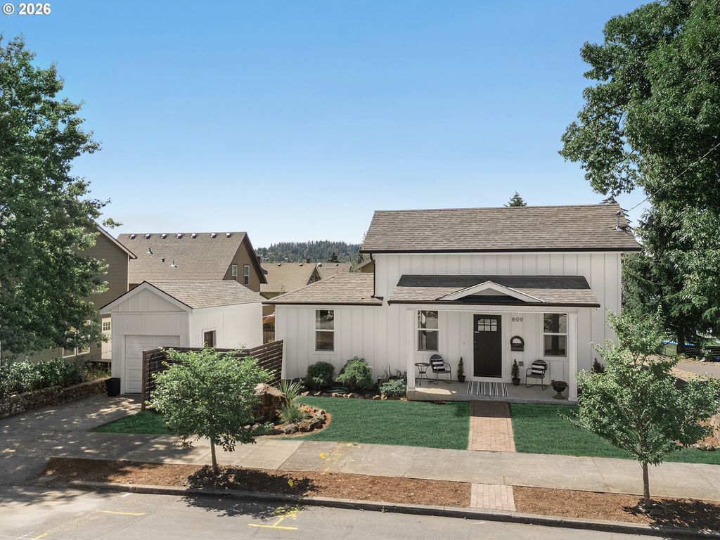 809 JQ ADAMS St, Oregon City, OR 97045