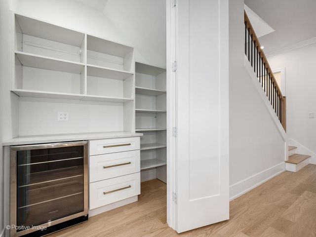 1619 W Summerdale Avenue, Chicago, IL 60640
