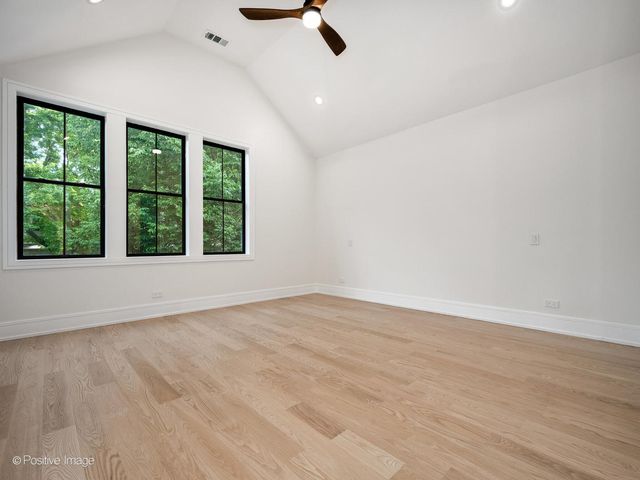 1619 W Summerdale Avenue, Chicago, IL 60640