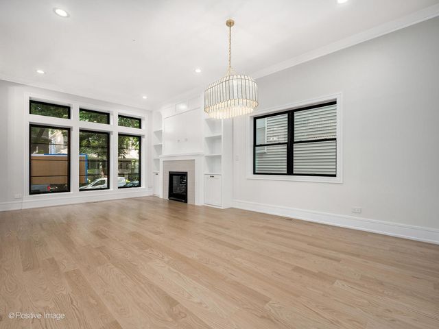 1619 W Summerdale Avenue, Chicago, IL 60640