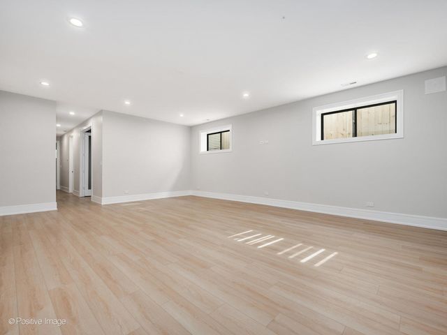 1619 W Summerdale Avenue, Chicago, IL 60640