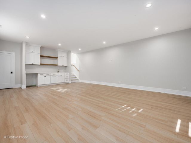 1619 W Summerdale Avenue, Chicago, IL 60640