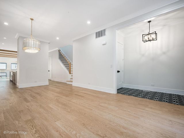 1619 W Summerdale Avenue, Chicago, IL 60640