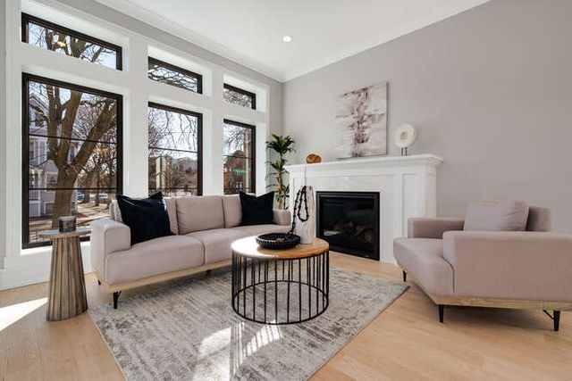 1619 W Summerdale Avenue, Chicago, IL 60640