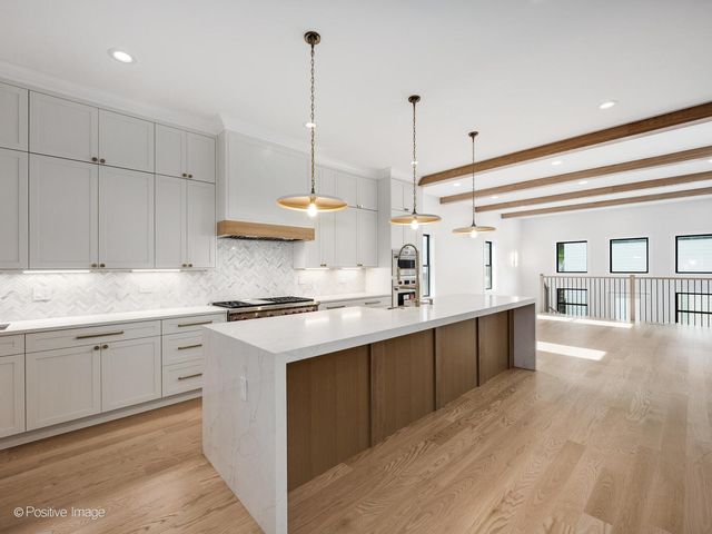 1619 W Summerdale Avenue, Chicago, IL 60640