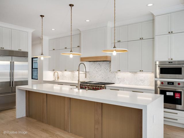1619 W Summerdale Avenue, Chicago, IL 60640