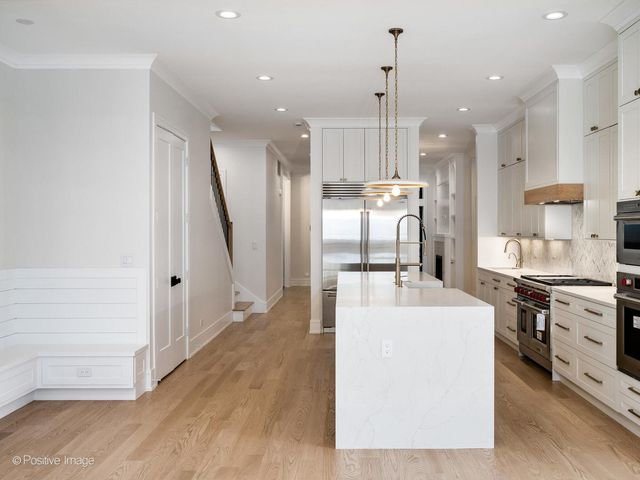 1619 W Summerdale Avenue, Chicago, IL 60640