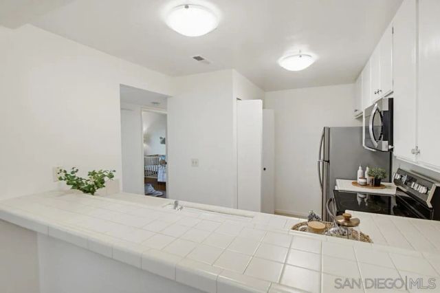 4235 Porte De Palmas 182, San Diego, CA 92122