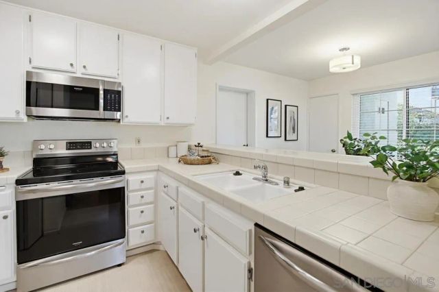 4235 Porte De Palmas 182, San Diego, CA 92122