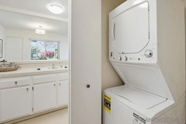 4235 Porte De Palmas 182, San Diego, CA 92122