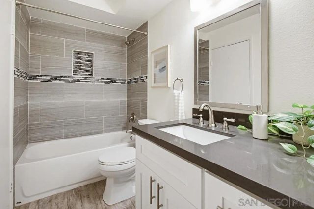 4235 Porte De Palmas 182, San Diego, CA 92122